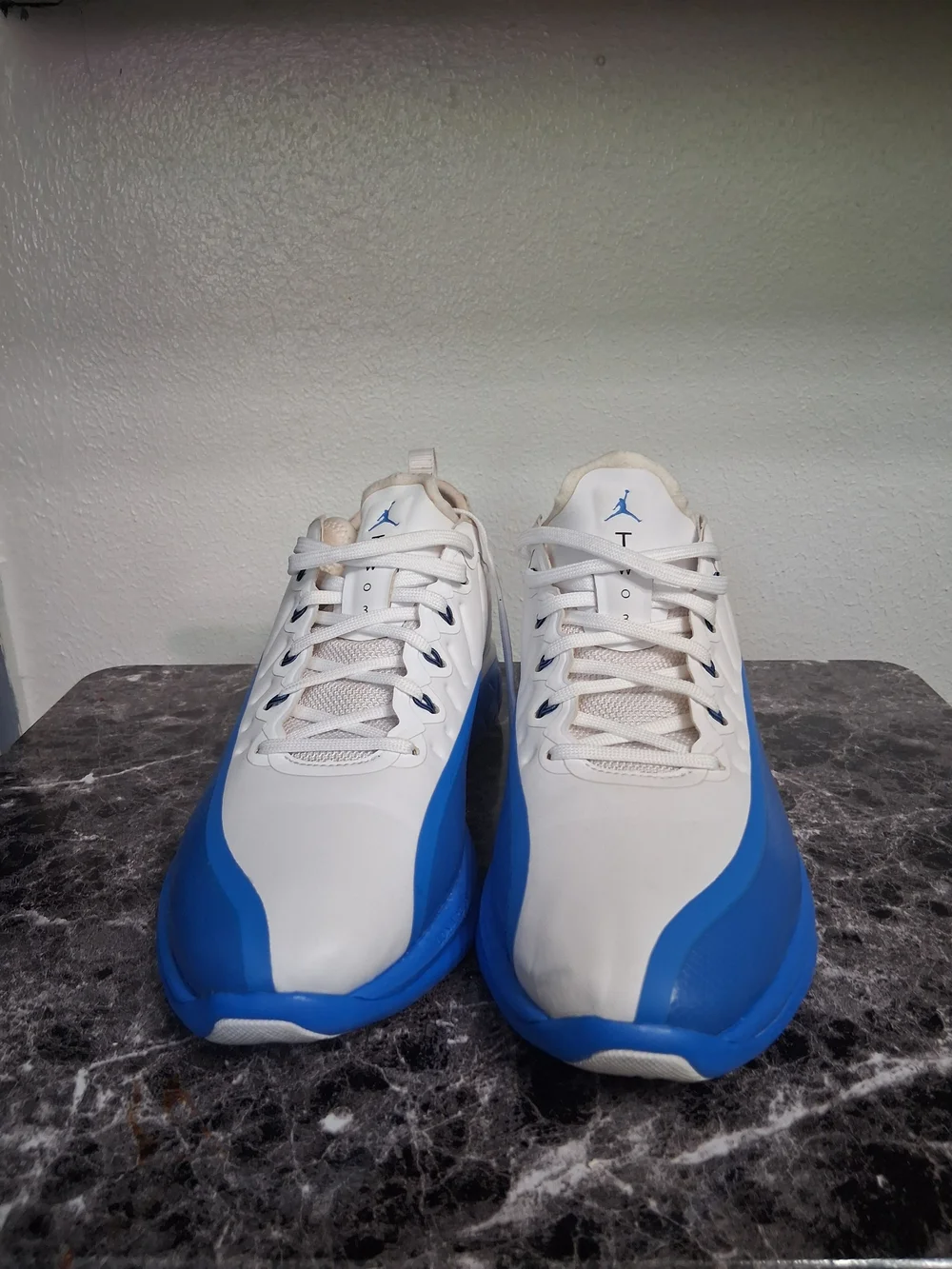 Jordan Men’s White & Blue Athletic Sneakers Size 8